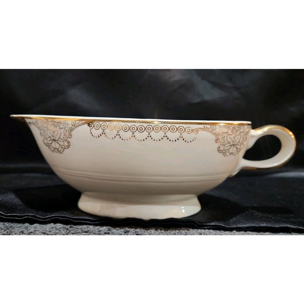 Trianon By Salem China White Gravy Boat W/23 K gold Lace Trim